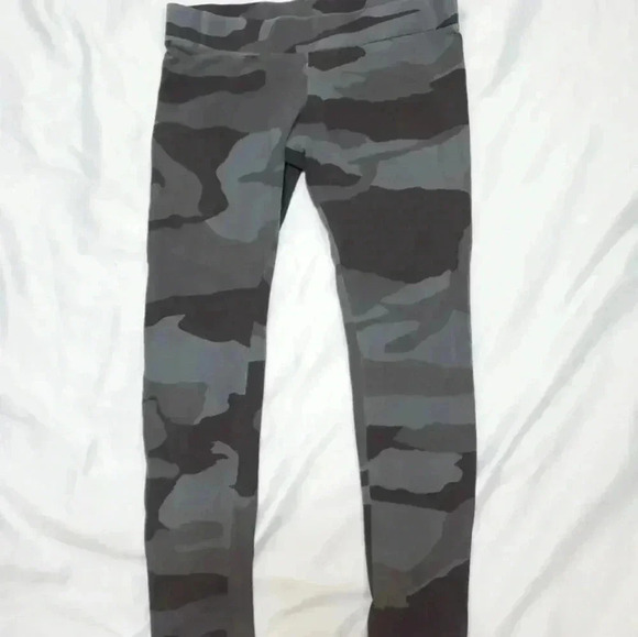 Monrow Vintage Camo Leggings - Picture 5 of 5
